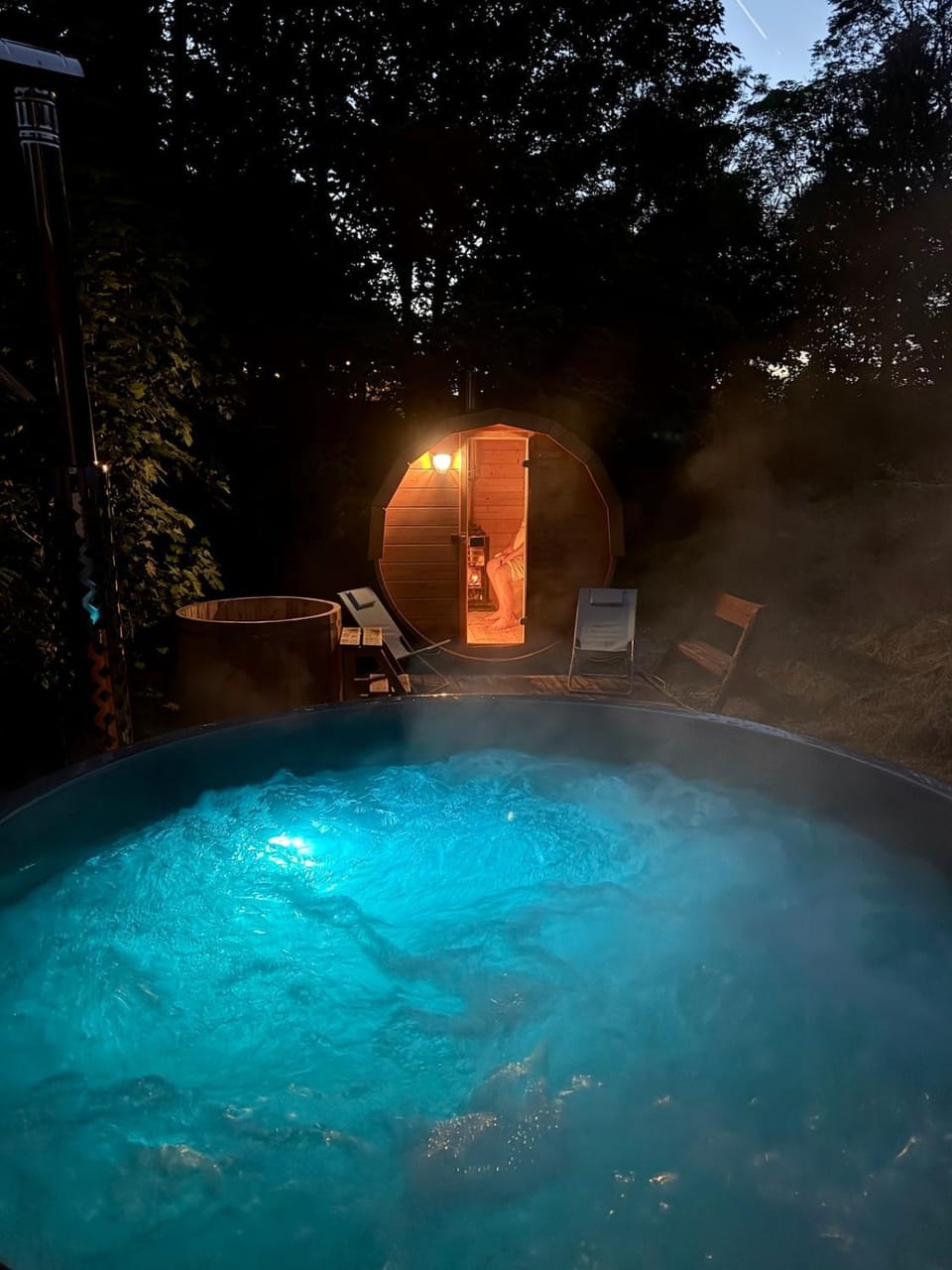 Hot Tub, Sauna