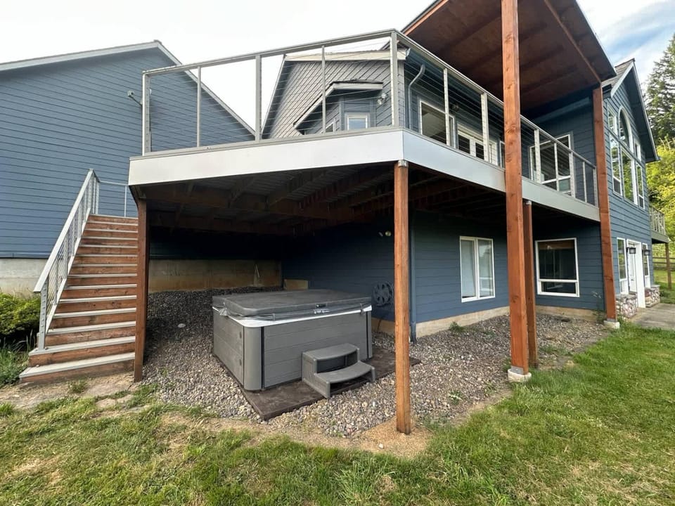 Property building, Hot Tub