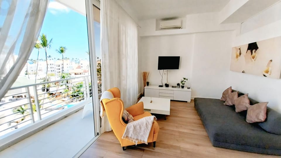 TV and multimedia, View (from property/room), Balcony/Terrace, Living room, Seating area, air conditioner