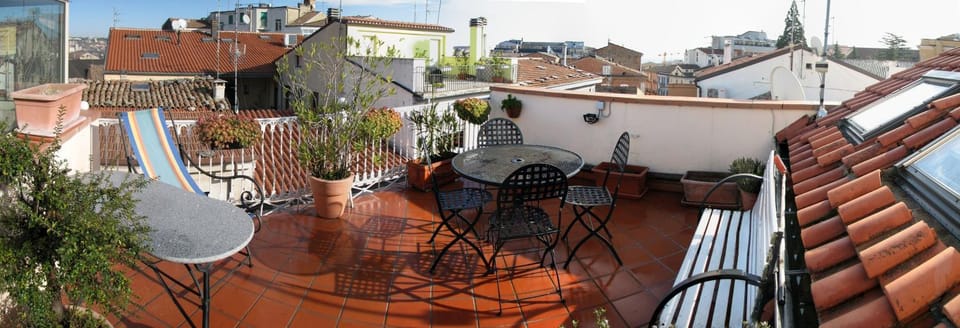 Solarium, Balcony/Terrace, Dining area, City view, Street view
