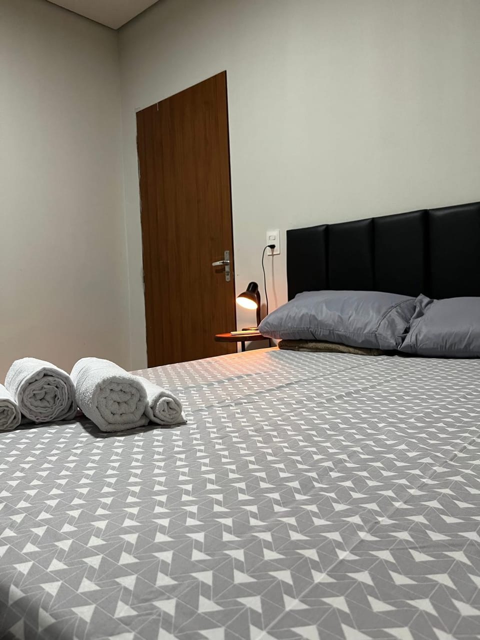 Bedroom, towels