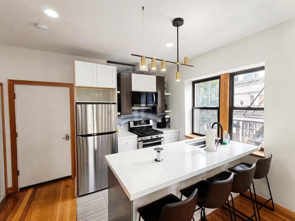 Spacious, 6 Min Walk to PATH, 15 Min to FIFA & NYC, 3 Apartment in Jersey City