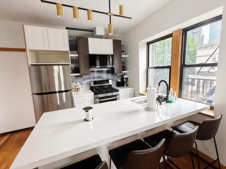 Spacious, 6 Min Walk to PATH, 15 Min to FIFA & NYC, 3 Apartment in Jersey City