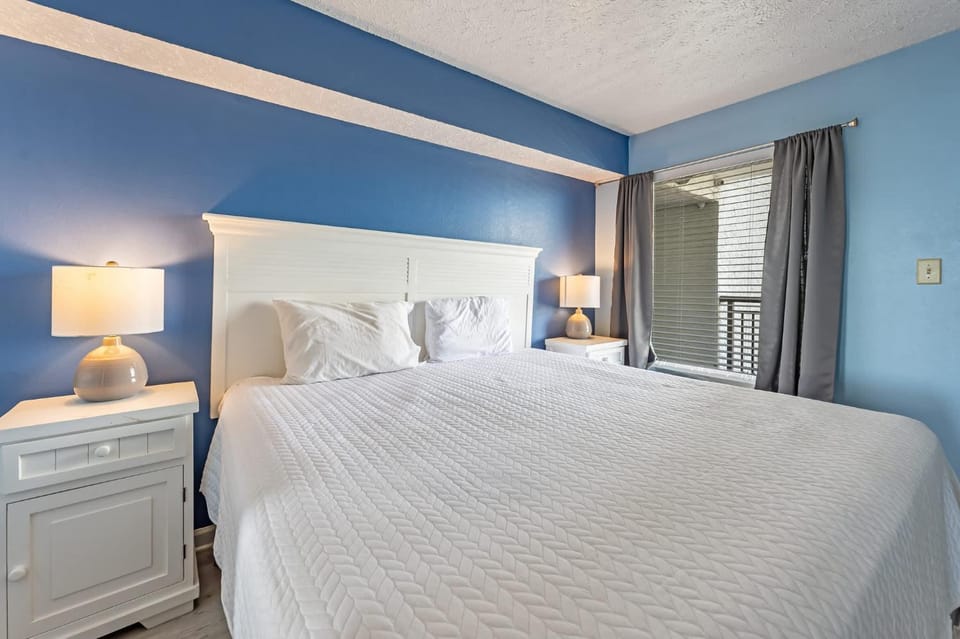 Oceanview Grand Cayman Amazing Decor & Pool Access House in Myrtle Beach
