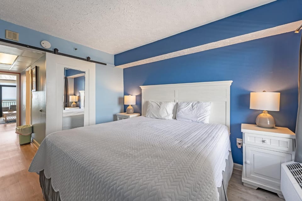 Oceanview Grand Cayman Amazing Decor & Pool Access House in Myrtle Beach