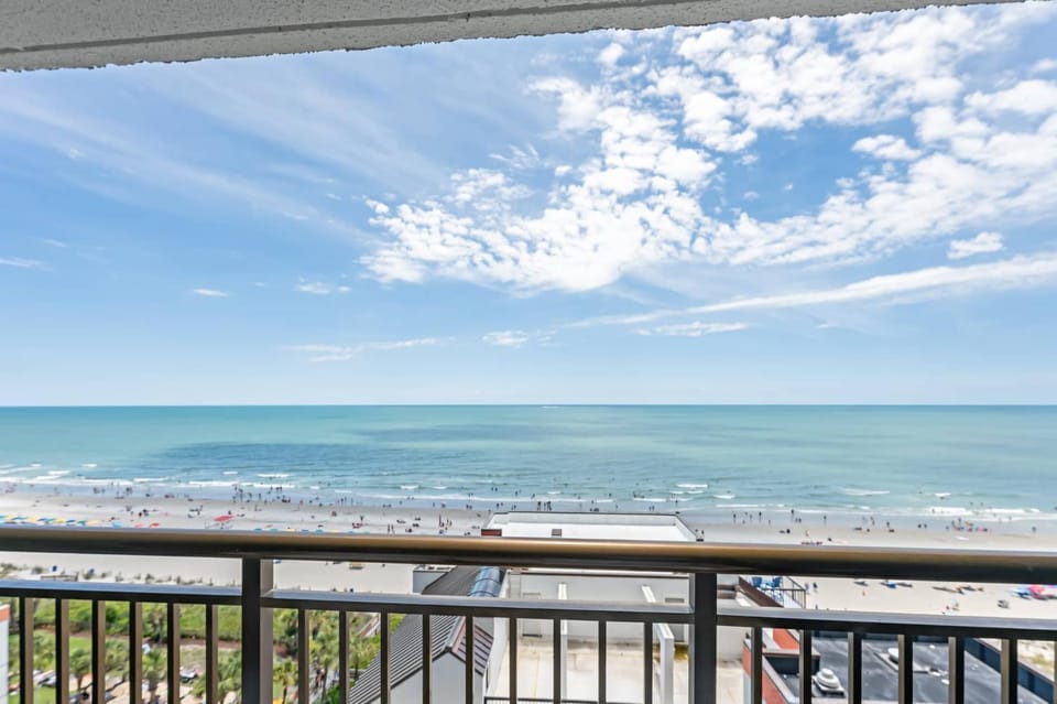 Oceanview Grand Cayman Amazing Decor & Pool Access House in Myrtle Beach