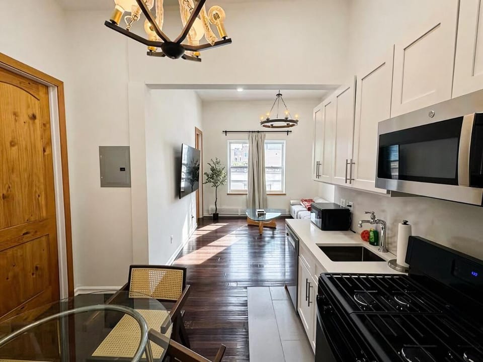 Urban Oasis 6 Min Walk to PATH, 15 Min to FIFA & NYC, 4 Apartment in Jersey City