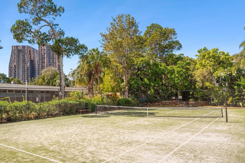Solara - Burleigh Heads Pool, Tennis, Spa Apartment in Burleigh Heads