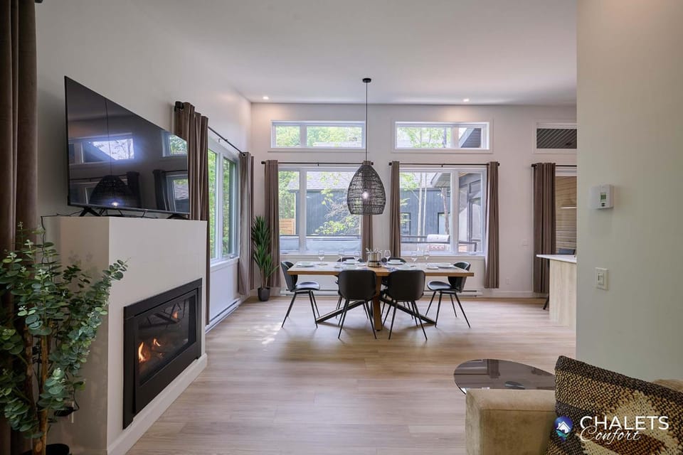 Astral - Private Hot Tub Pet-Friendly Chalet in Quebec