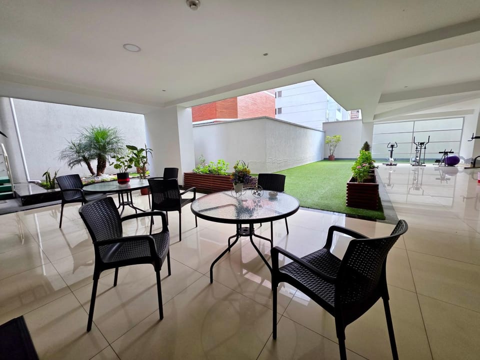 2 Bedrooms with a View,Near the Mall and MegaMaxi Apartment in Quito