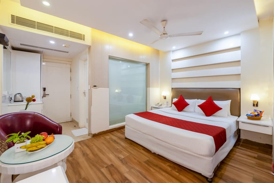 Bed, Photo of the whole room, Seating area, Bedroom, wardrobe, air conditioner