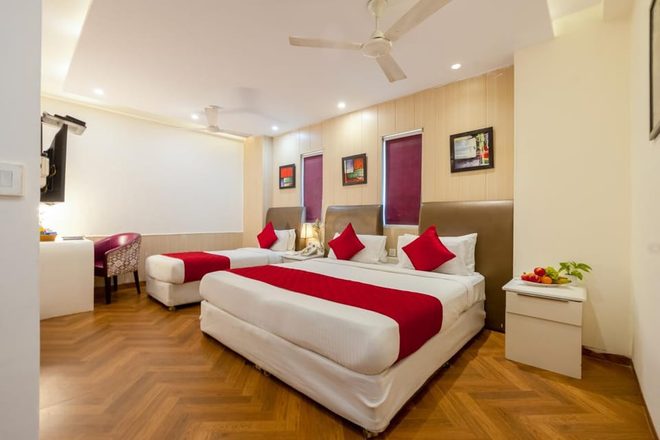 Bed, TV and multimedia, Photo of the whole room, Bedroom, towels, air conditioner