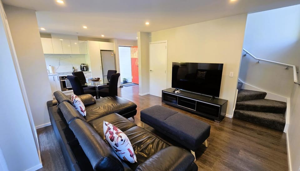 Brand New 2BR Retreat, Cozy, Sunny and Peaceful House in Lower Hutt