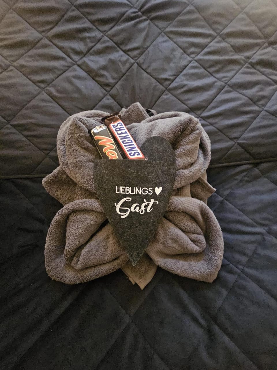 Bed, towels