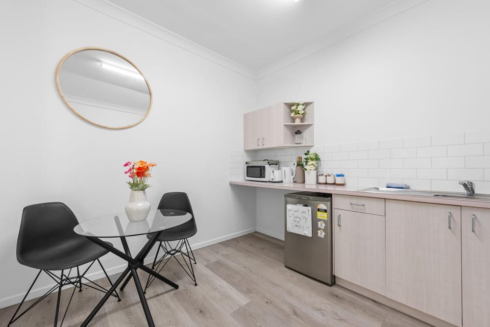 Spacious CBD Studio - Short Walk to Hospitals Apartment in Brisbane City
