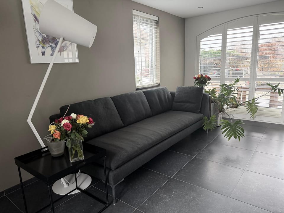 Property building, Restaurant/places to eat, Living room