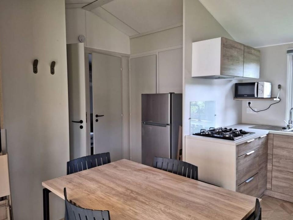Mobil home avec terrasse - 8 pers. - API-1-52-2901 Campground/ 
RV Resort in Rocamadour