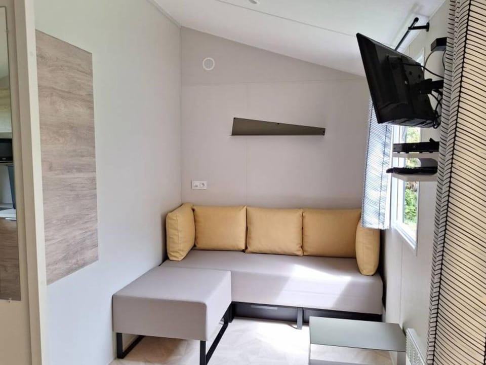 Mobil home avec terrasse - 8 pers. - API-1-52-2901 Campground/ 
RV Resort in Rocamadour