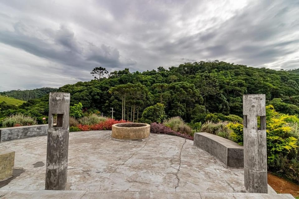 Piscina com hidromassagem, churrasqueira e lareira externa Villa in Sao Jose dos Campos