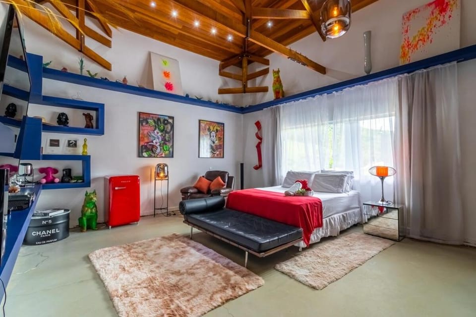 Piscina com hidromassagem, churrasqueira e lareira externa Villa in Sao Jose dos Campos