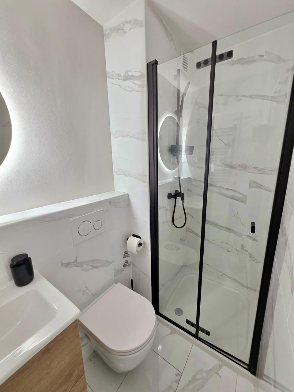 Shower, Toilet