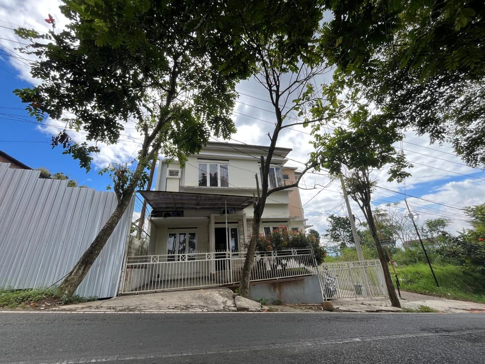 Farel Homestay Vacation rental in Batu