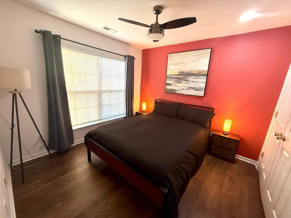 Luxe 3BR 1 King 1 Queen Near UNCC & Concord Mills House in Concord