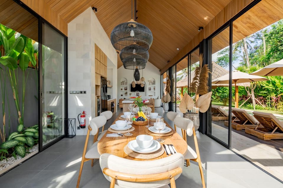 Seating area, Dining area