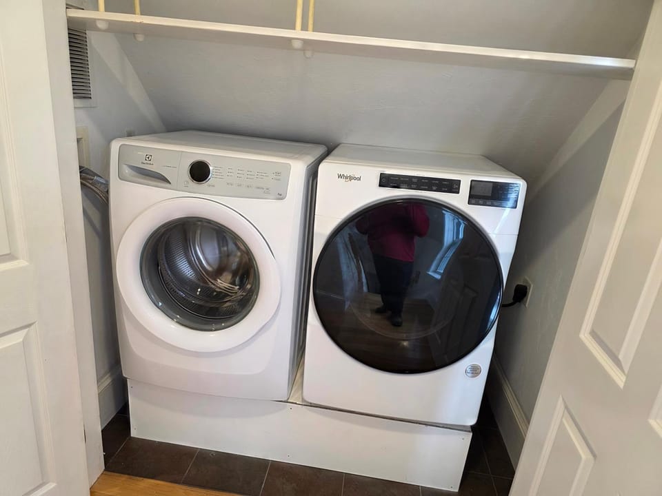 2StoryApt South of Boston Spacious and Convenient Apartment in Braintree