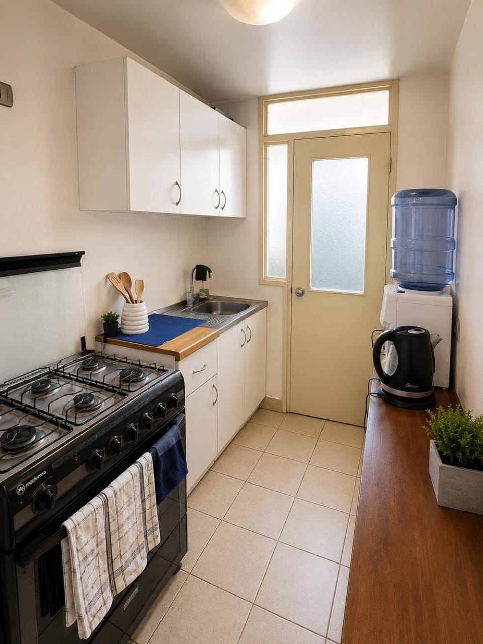 Amplio depto familiar, 2 dorm, 2 baños estacionamiento,metro cerca Apartment in Santiago
