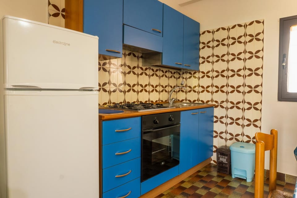 Kitchen or kitchenette, kitchen