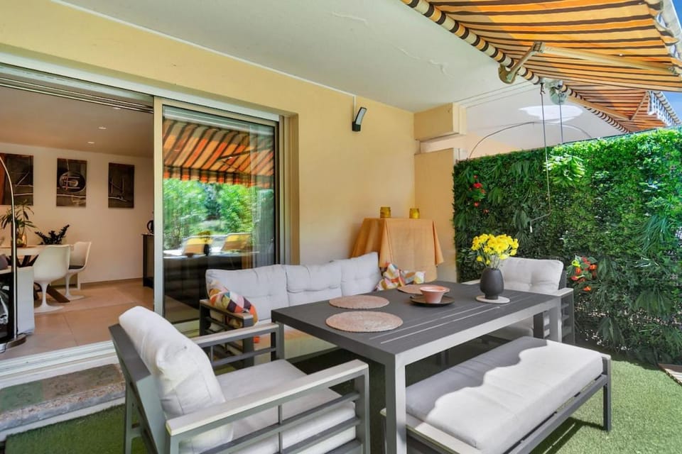 5 min from sea with terrace and relaxation area Apartment in Antibes