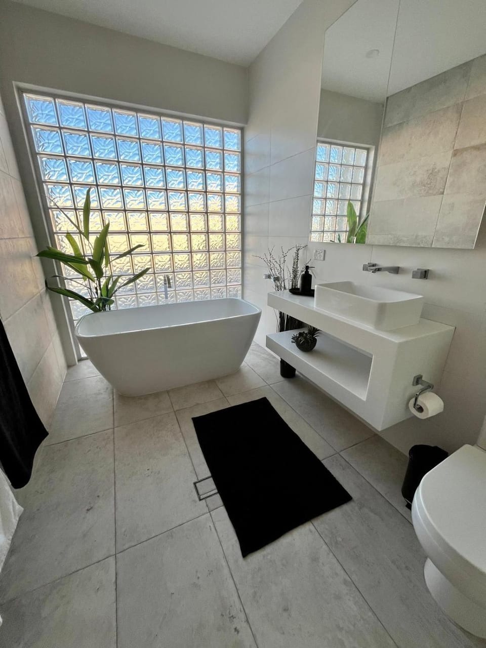 Luxury 2br CBD View Apartment with huge Balcony House in Adelaide