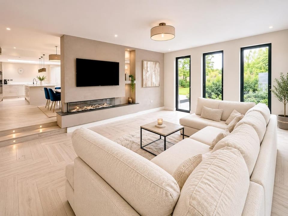 Stylish Smart Home Near Leeds - 4 En-Suite Bedrooms House in Wakefield