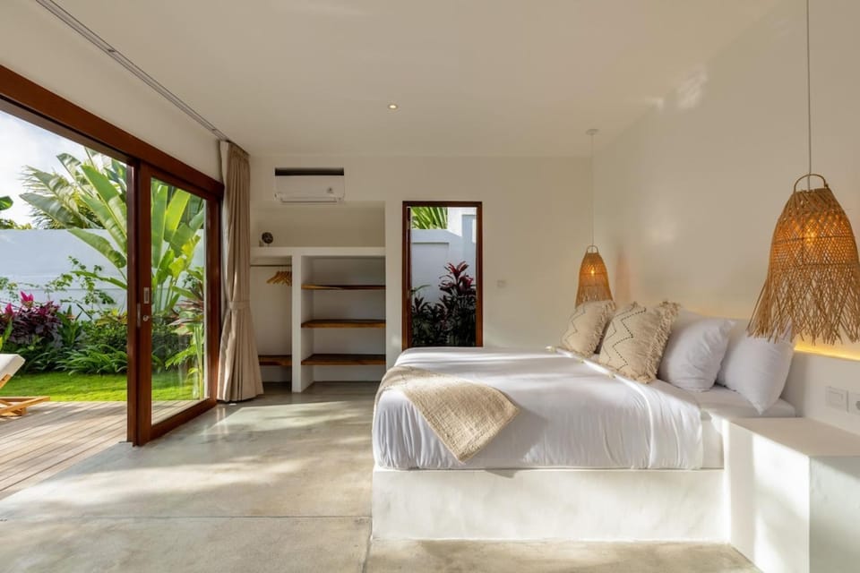 Bed, Photo of the whole room, Bedroom, air conditioner