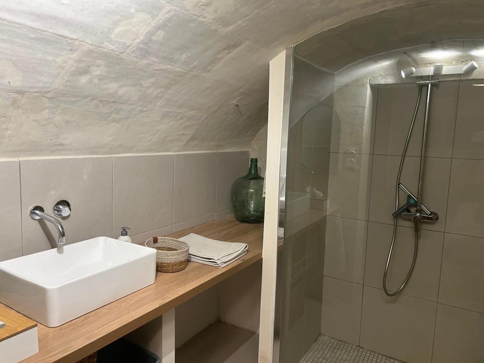 Shower, Bathroom, towels