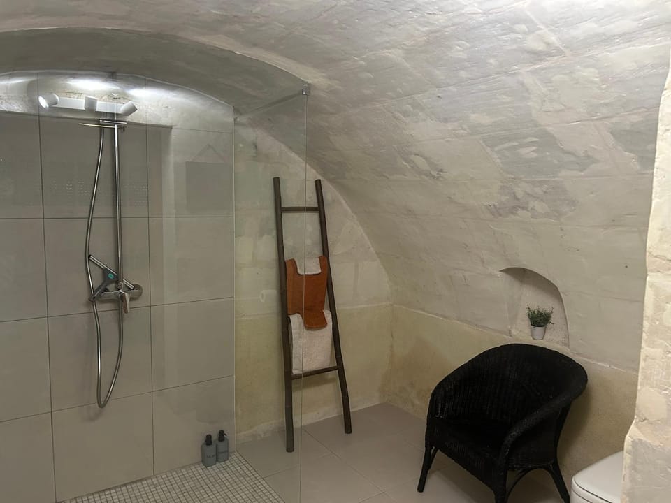 Shower, Bathroom, towels