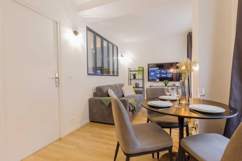 TV and multimedia, Living room, Dining area