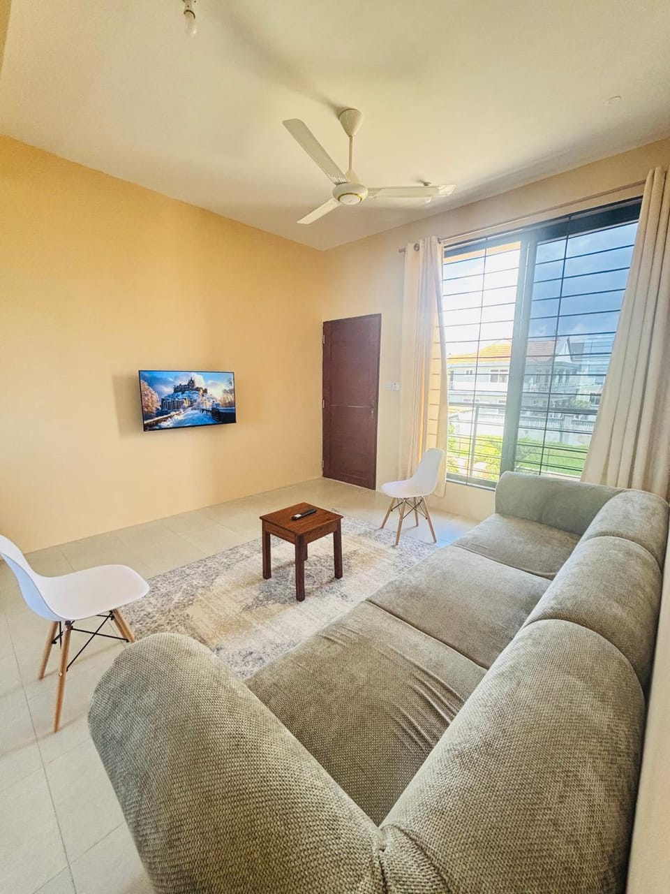 Communal lounge/ TV room, TV and multimedia, Living room, Seating area, Evening entertainment