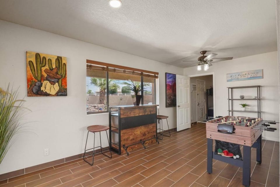 The Patrician - Pool + Spa Retreat - Sleeps 8 House in Lake Havasu City