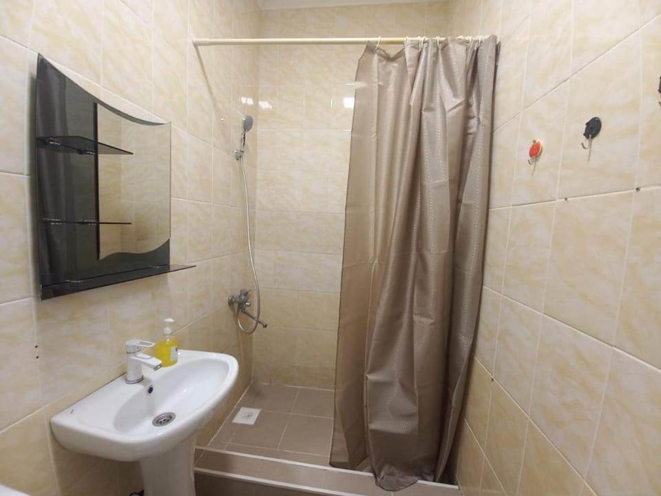 6-местный коттедж в ЦО ПАРИЖ Иссык-Куль Кыргызстан House in Almaty Region, Kazakhstan