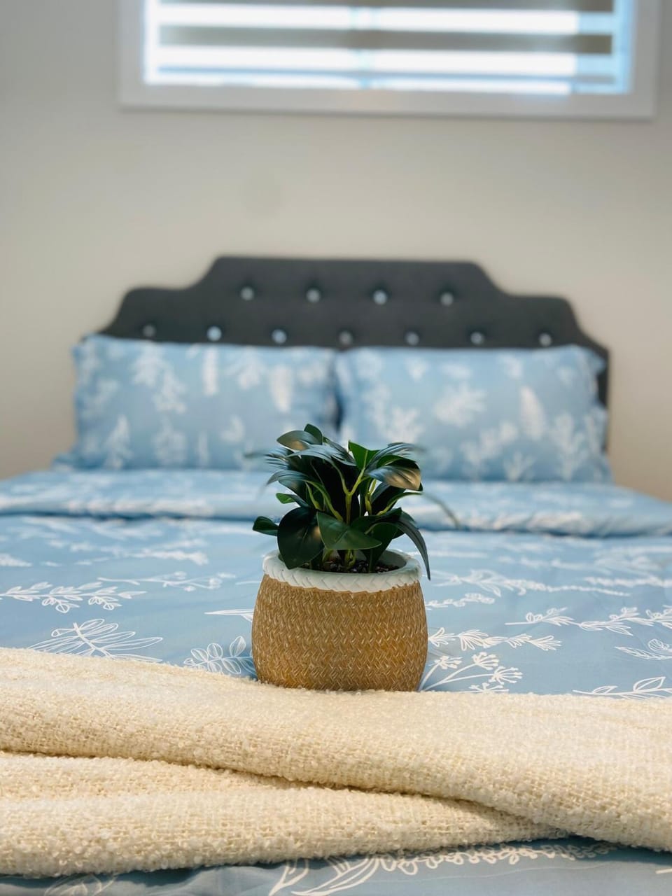 BRAND NEW Downtown Rogers Place Cozy Guest Suite House in Edmonton