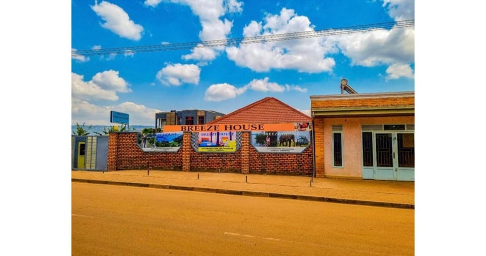 Property building, Day, Property logo or sign, Logo/Certificate/Sign, Street view