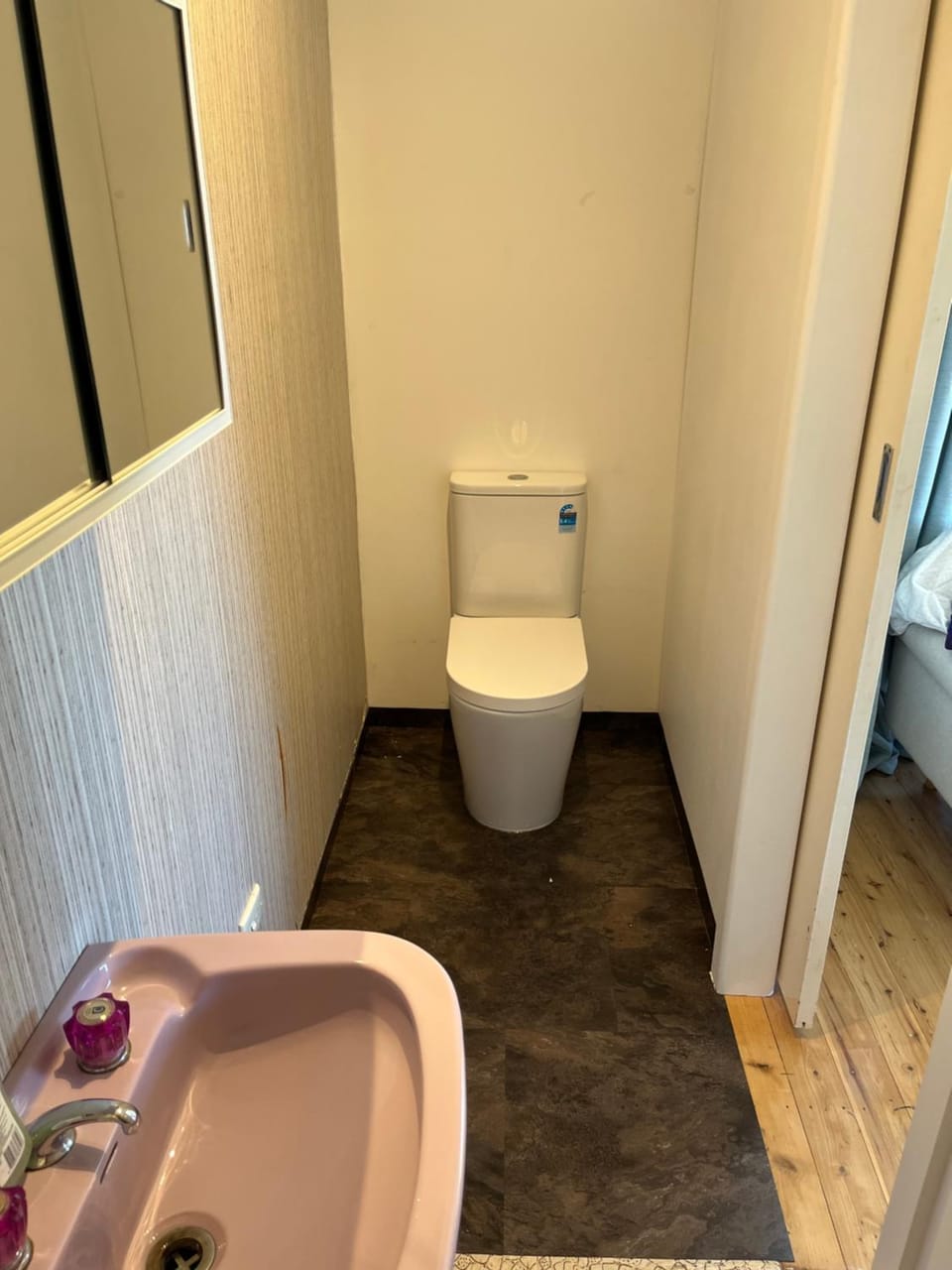 1 Bedroom Flat with Private Kitchen & Ensuite Apartment in Bulli