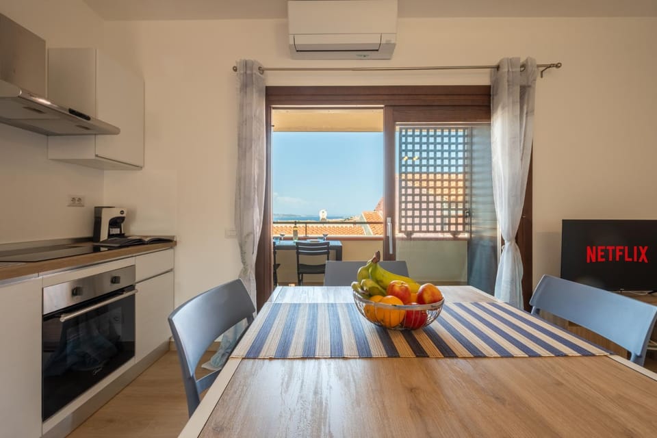 Communal lounge/ TV room, Kitchen or kitchenette, Dining area, internet