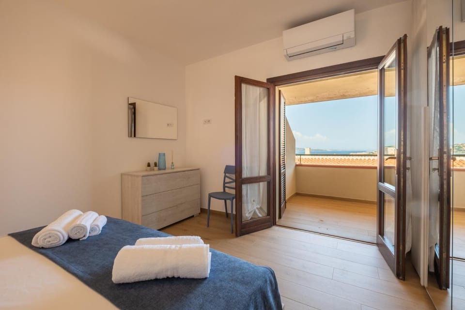 Bed, Sea view, air conditioner