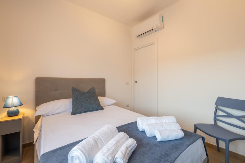 Bed, air conditioner
