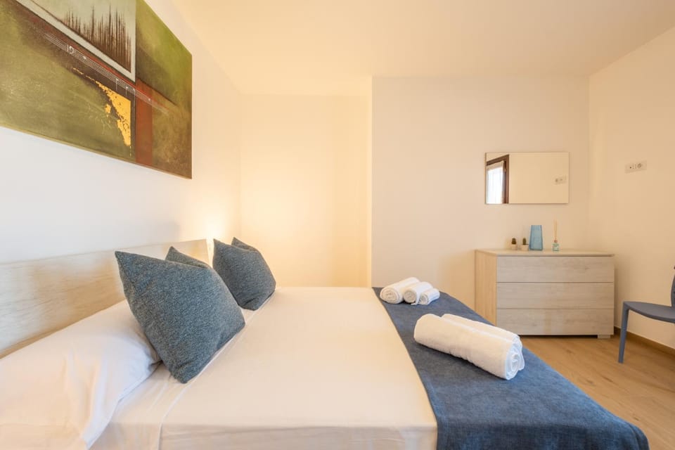 Bed, Bedroom, air conditioner