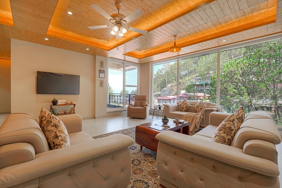 ELIVAAS Bask and Blessings Mist Suites with Private Balcony Hotel in Himachal Pradesh