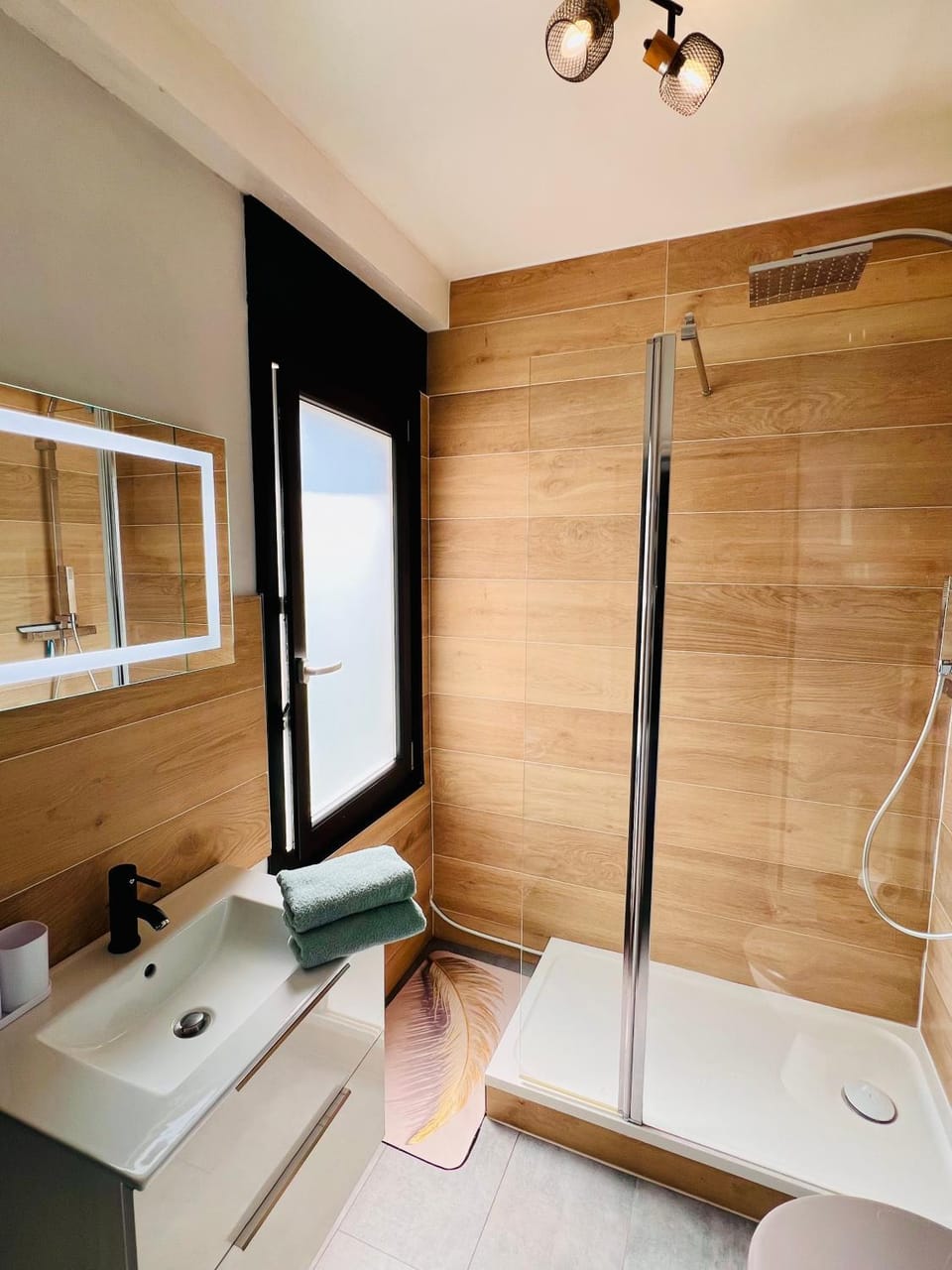 Bathroom, towels